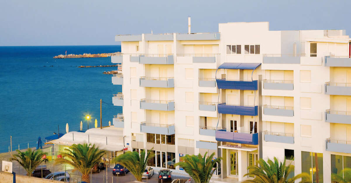 Een foto van de buitenkant van Hotel Astron