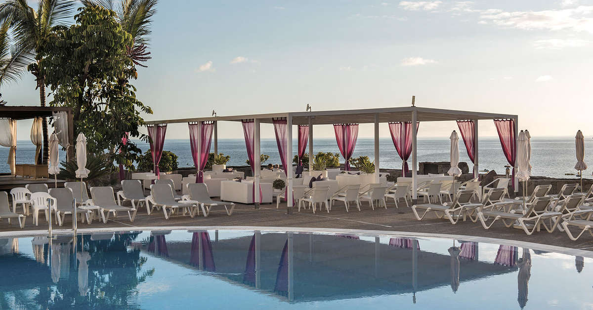 Een foto van het terras bij TUI Blue Suite Princess