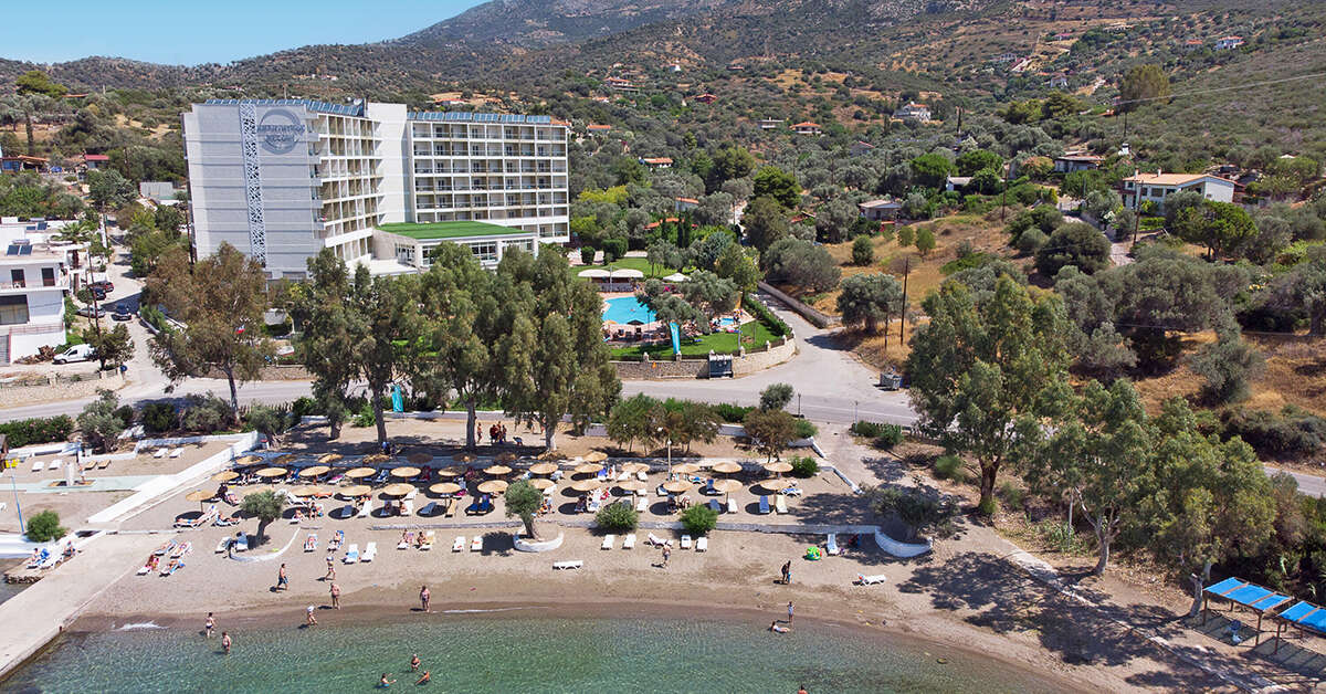 Een foto van het strand bij Evia Riviera Resort
