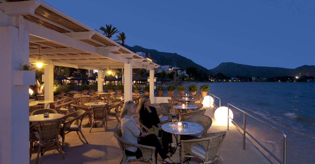 Ein Foto von der Terrasse im Sis Pins Hotel
