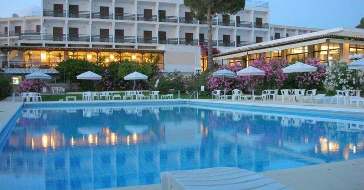 Ein Foto vom Pool im Irinna Hotel