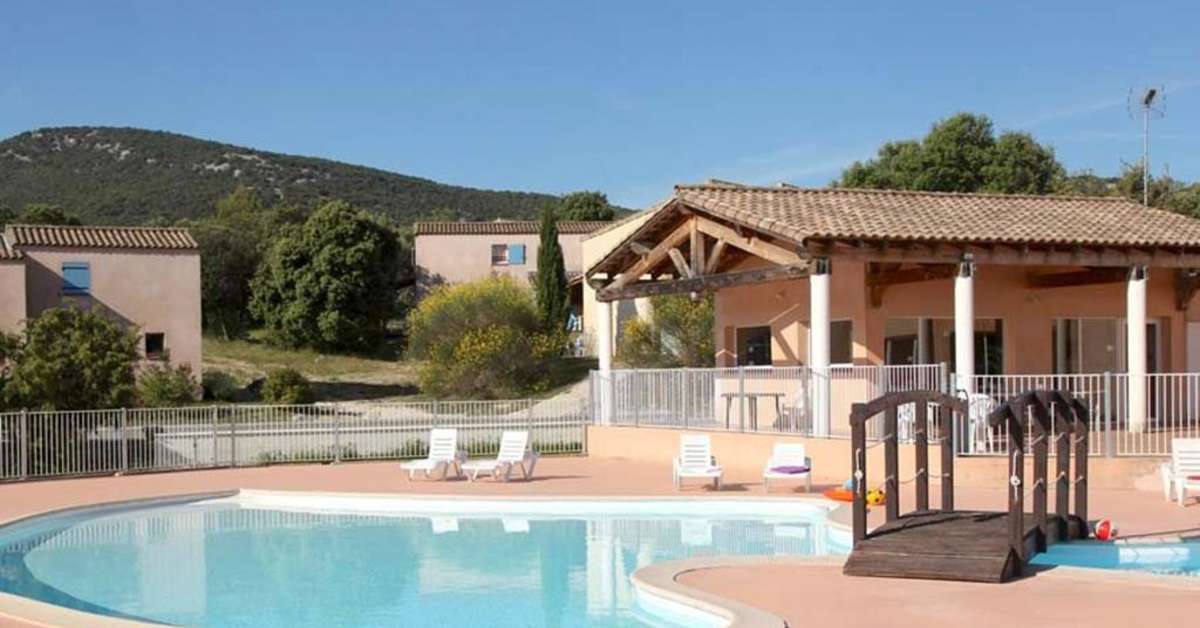 Een foto van het zwembad bij Les Portes des Cevennes