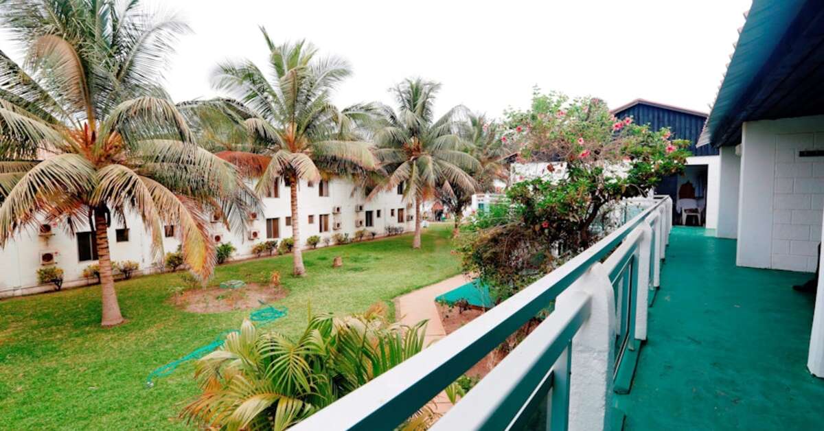 Een foto van de buitenkant van Bungalow Beach Hotel