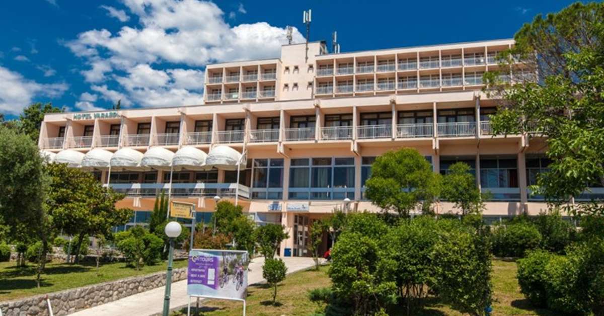 Een foto van de buitenkant van Hotel Katarina