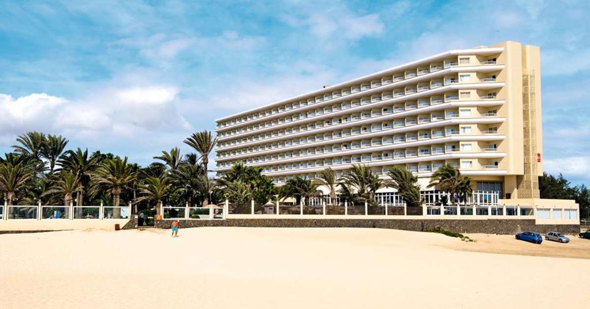 Een foto van de buitenkant van Riu Oliva Beach Resort