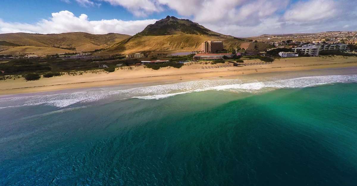 Een foto van het strand bij Vila Baleira Porto Santo Resort