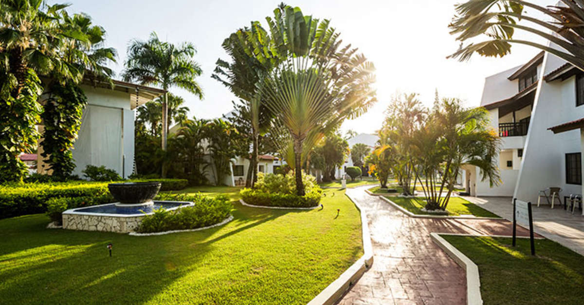 Een foto van de buitenkant van BlueBay Villas Doradas
