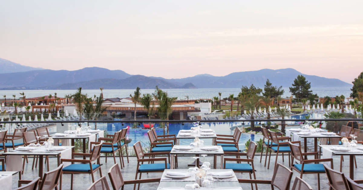 Een foto van het terras bij Akra Fethiye Tui Blue Sensatori