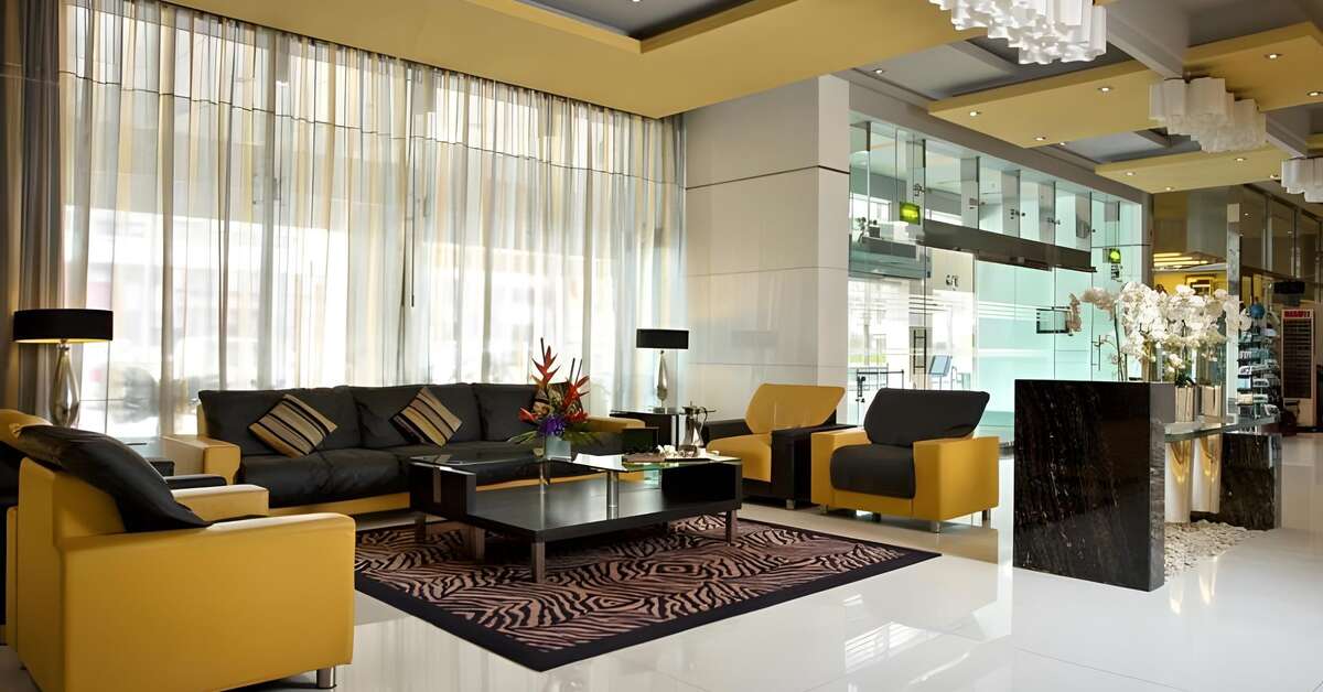 Een foto van het interieur van Time Grand Plaza Hotel