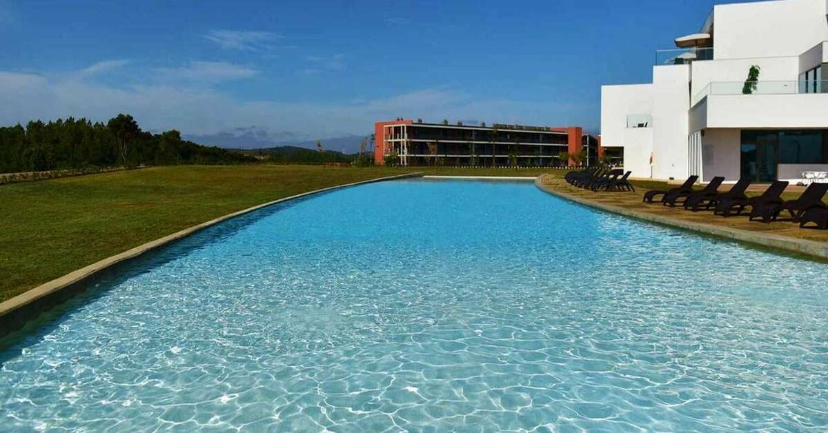 Een foto van het zwembad bij Algarve Race Hotel & Resort