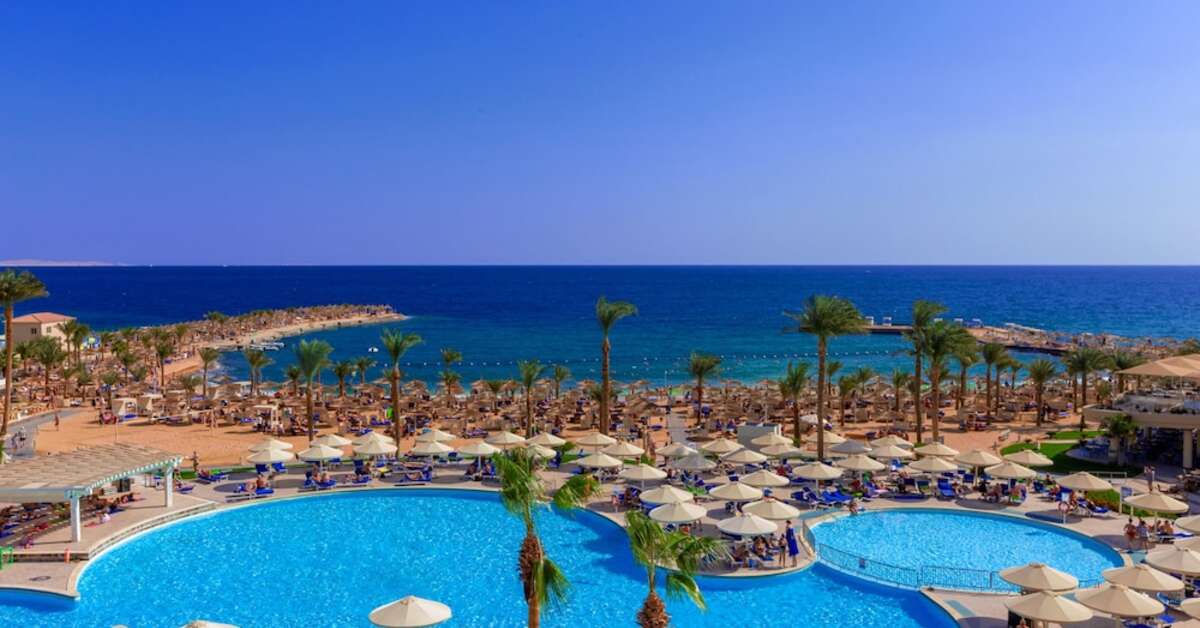 Een foto van het zwembad bij Beach Albatros Resort