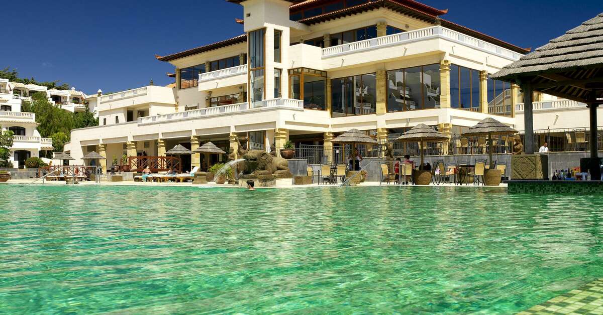 Een foto van het zwembad bij Regency Country Club Appartementen & Suites