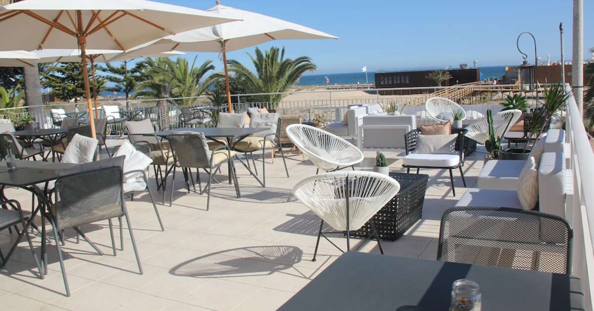 Een foto van het terras bij Hotel Vasco Da Gama