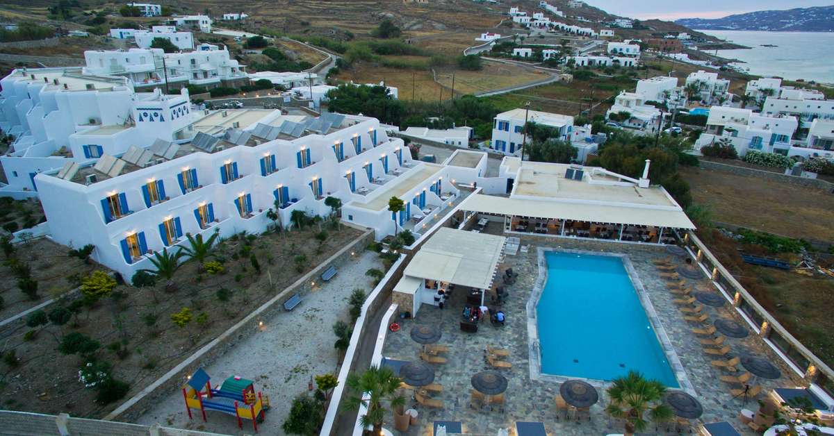 Een foto van het zwembad bij Yiannaki Hotel