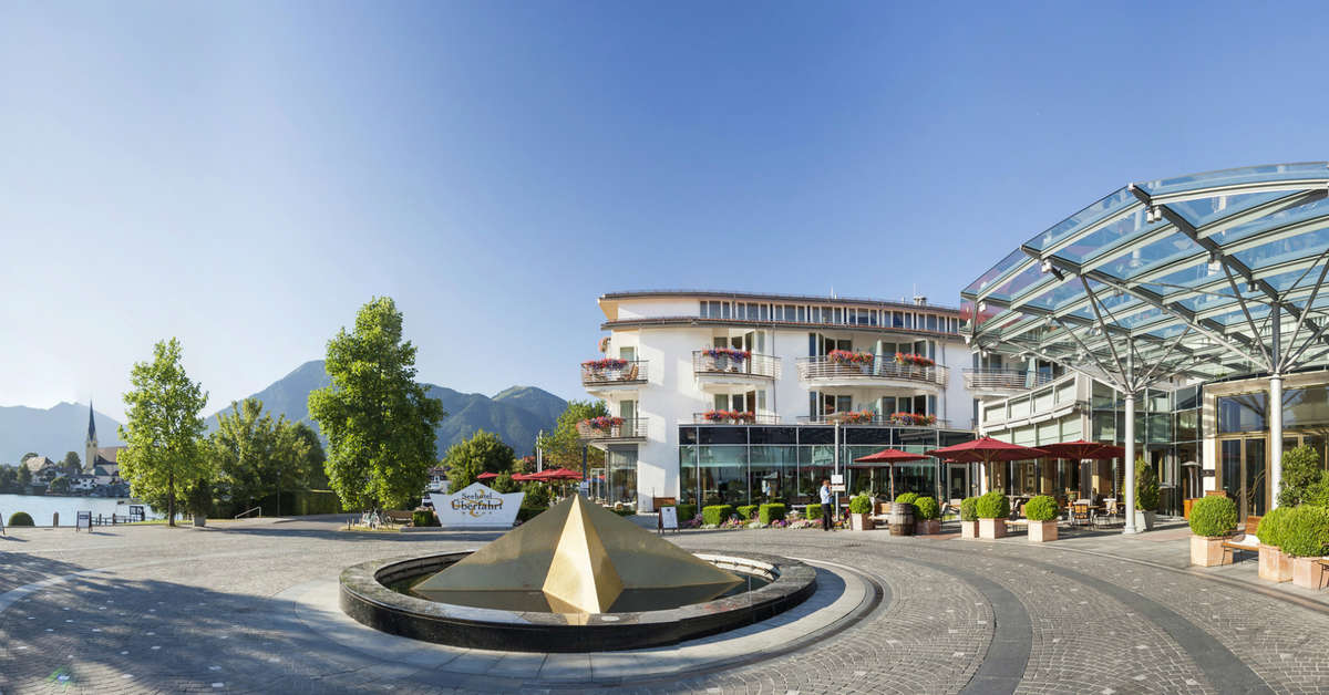 Een foto van de buitenkant van Althoff Seehotel Uberfahrt