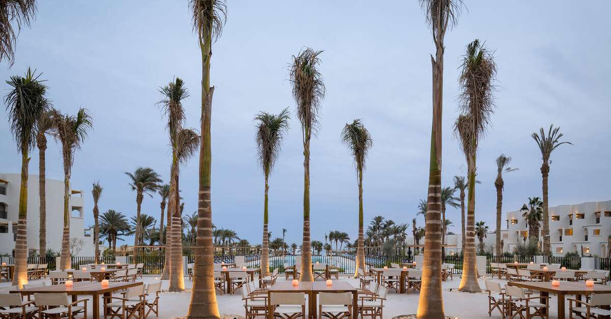 Een foto van het terras bij Serry Beach Resort