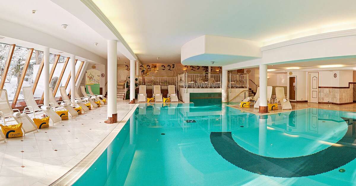 Een foto van het zwembad bij Hotel Crystal