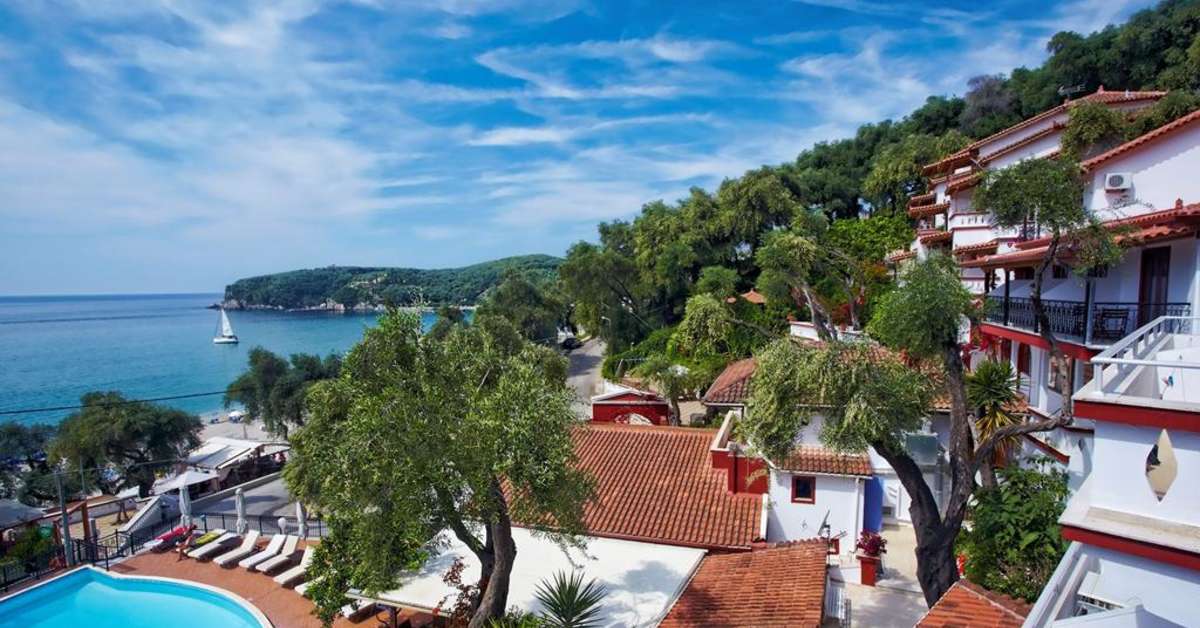 Een foto van het zwembad bij Hotel Valtos Beach