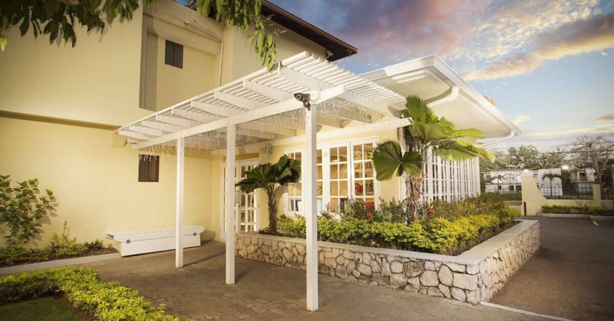 Een foto van de buitenkant van Rooms on the Beach Negril