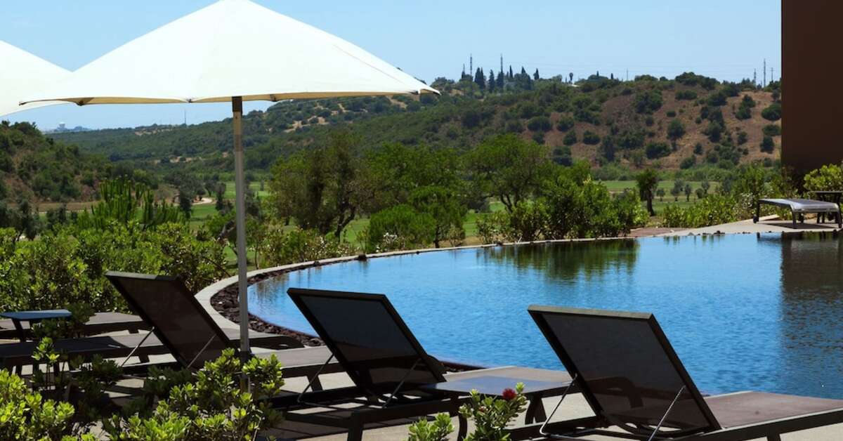 Een foto van het terras bij NAU Morgado Golf & Country Club