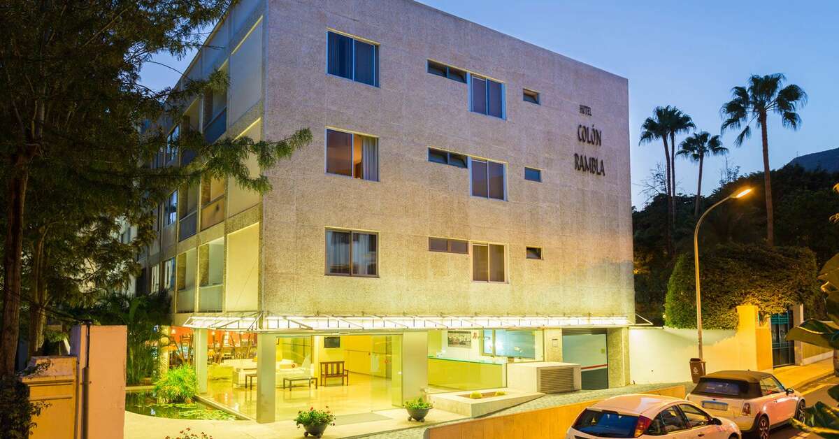 Een foto van de buitenkant van Colon Rambla Hotel