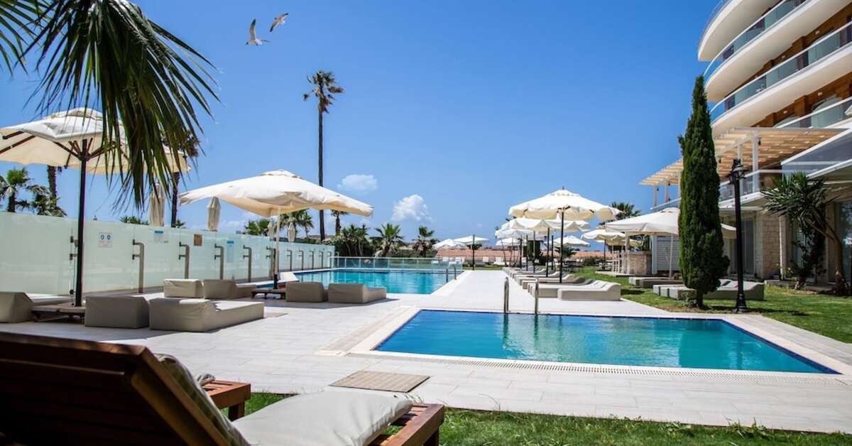 Een foto van het zwembad bij La Quinta By Wyndham Çeşme