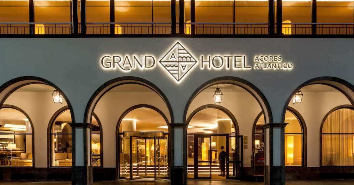 Een foto van de buitenkant van Grand Hotel Acores Atlantico