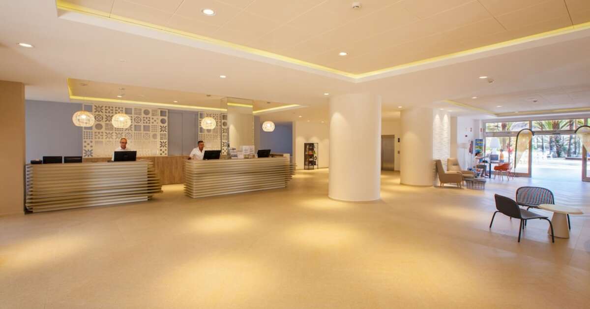 Een foto van het interieur van Abora Continental by Lopesan Hotels