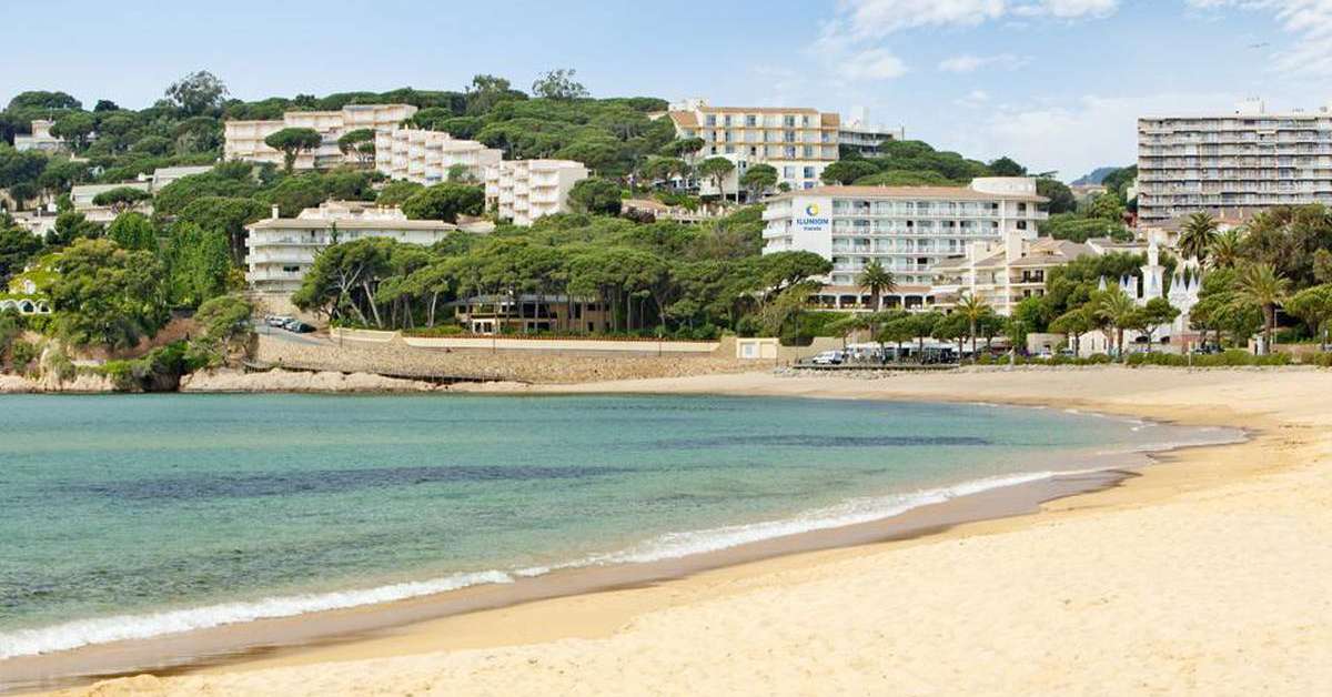 Een foto van het strand bij Hotel Ilunion Caleta Park