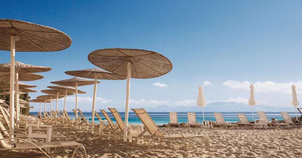 Een foto van het strand bij White Suites Resort