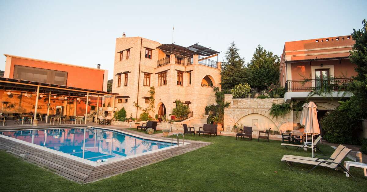 Een foto van het zwembad bij Katalagari Country Suites