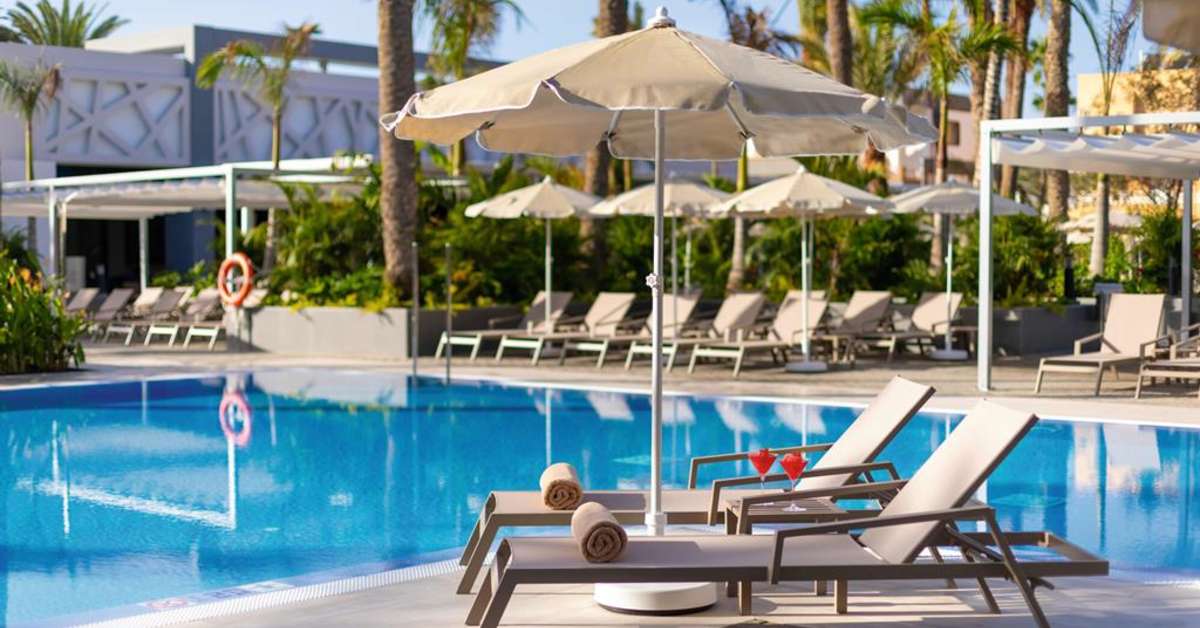 Een foto van het zwembad bij Riu Palace Palmeras