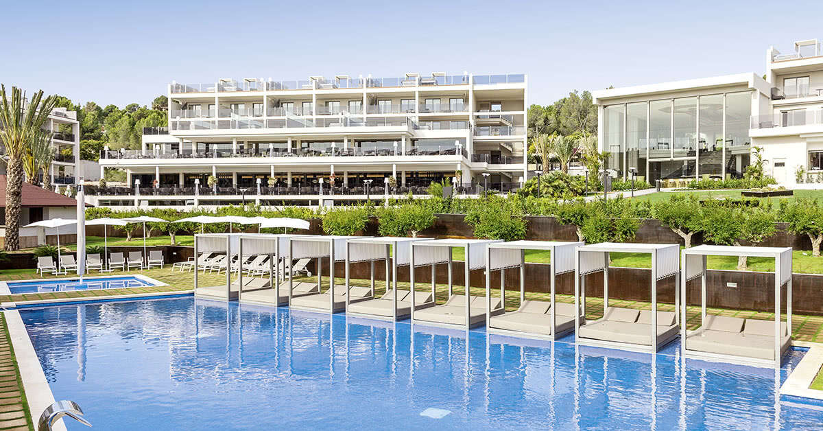 Ein Foto vom Pool im Hotel Zafiro Palace Palmanova