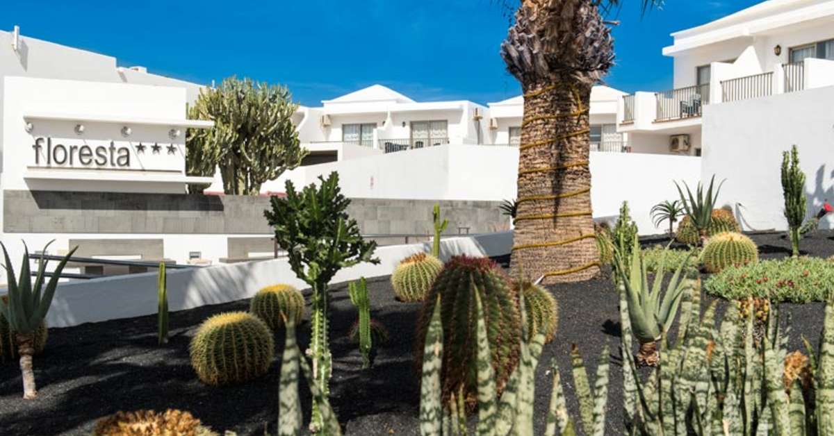 Een foto van de buitenkant van Floresta Aparthotel