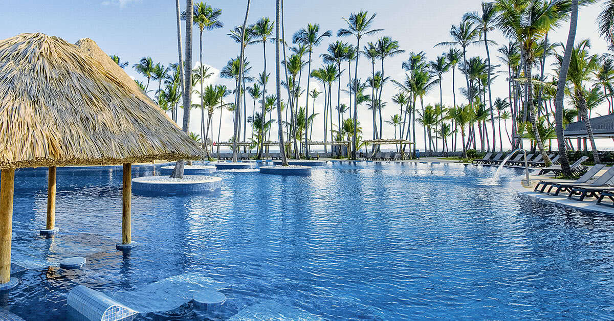 Een foto van het zwembad bij Barcelo Bavaro Beach
