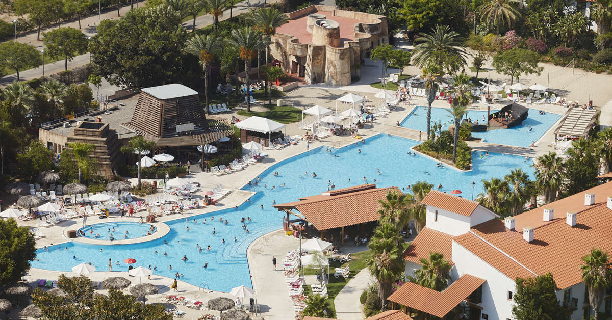 Een foto van het zwembad bij PortAventura Hotel El Paso