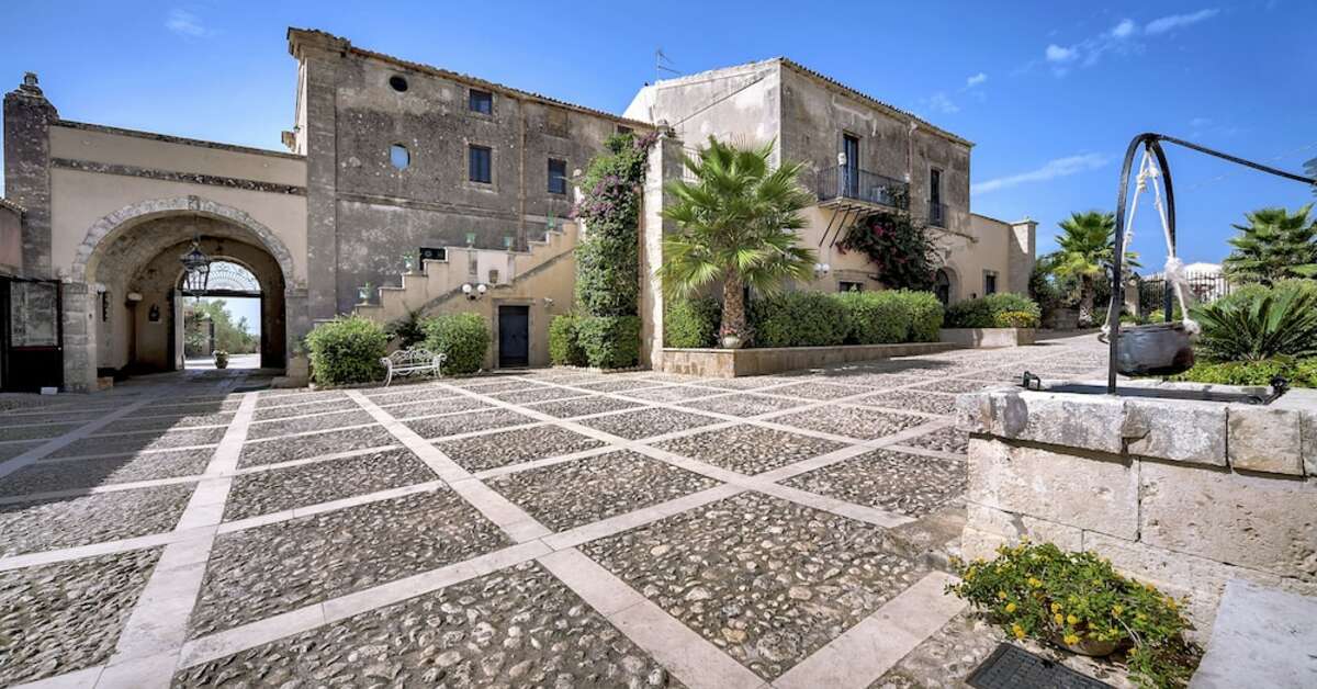 Een foto van de buitenkant van Hotel Villa Giulia Noto