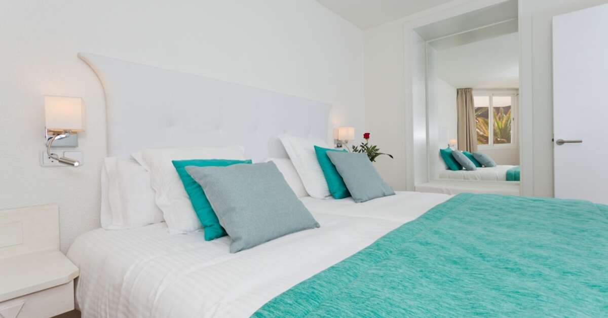 Ein Foto Fergus Style Cala Blanca Suites