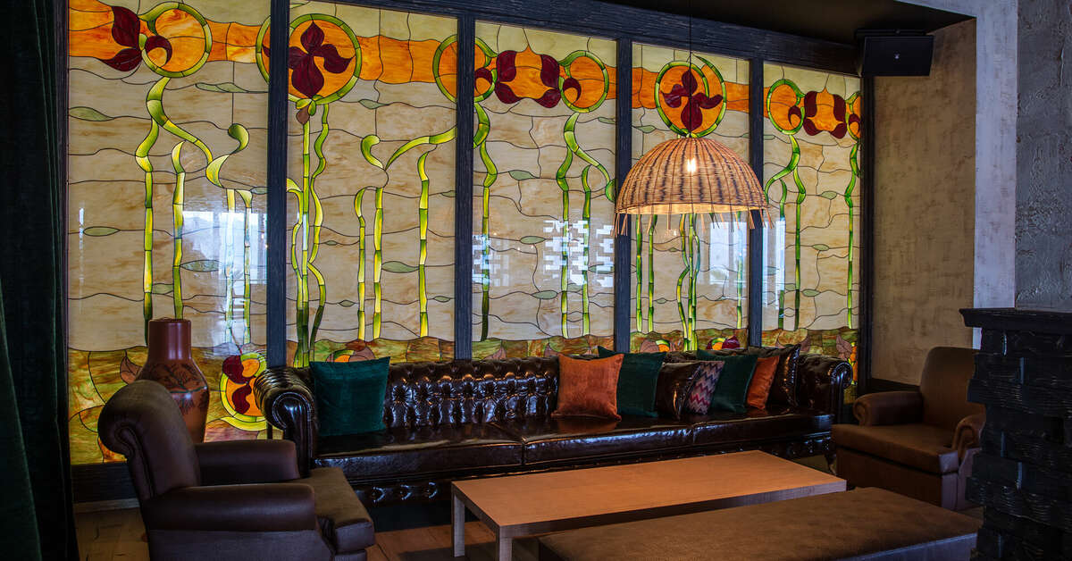 Een foto van het interieur van Akra V Hotel