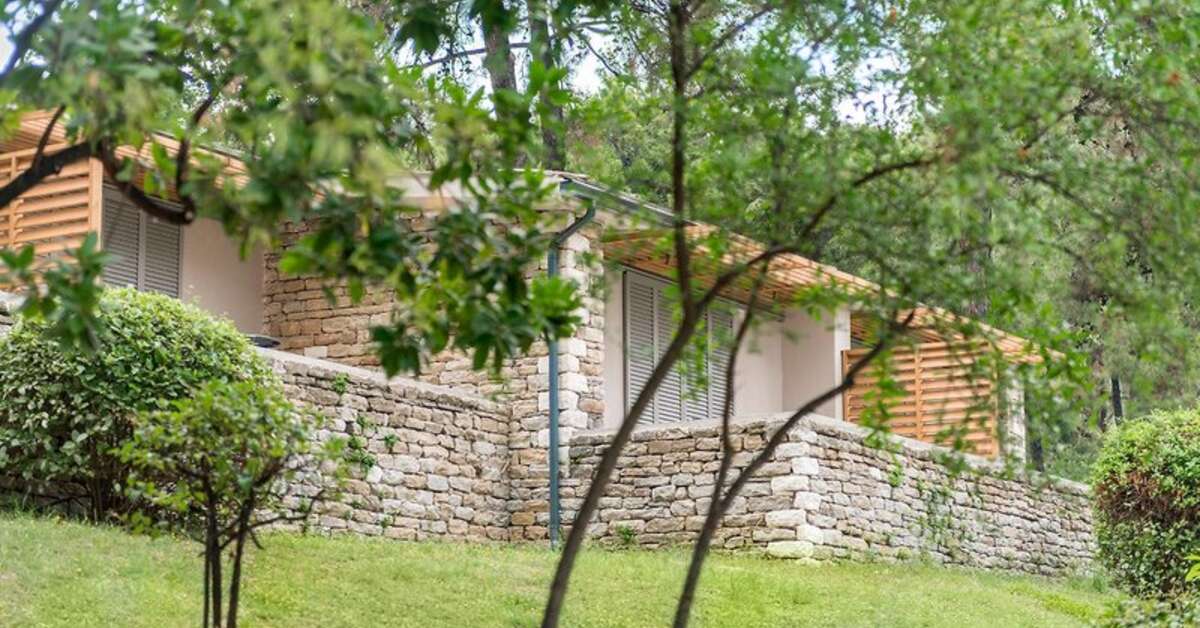 Een foto van de buitenkant van Makryammos Bungalows