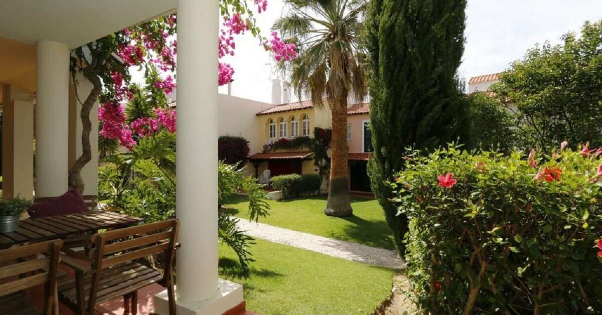 Ein Foto Old Village Apartments