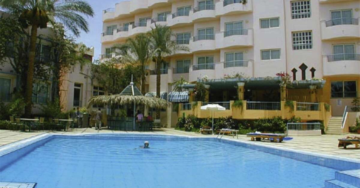 Een foto van het zwembad bij Sea Garden Hotel