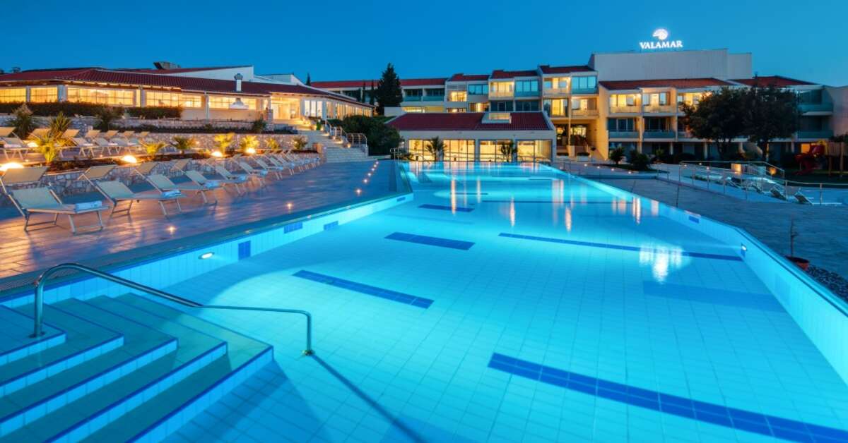 Een foto van het zwembad bij Valamar Argosy Hotel