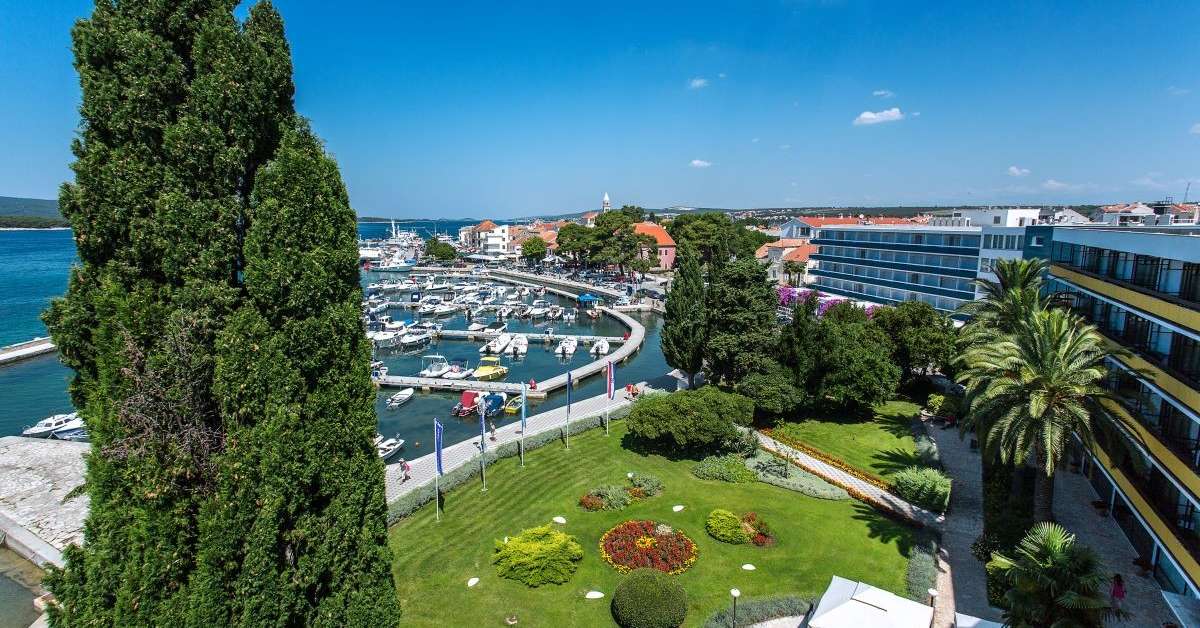 Een foto van het terras bij Hotel Ilirija
