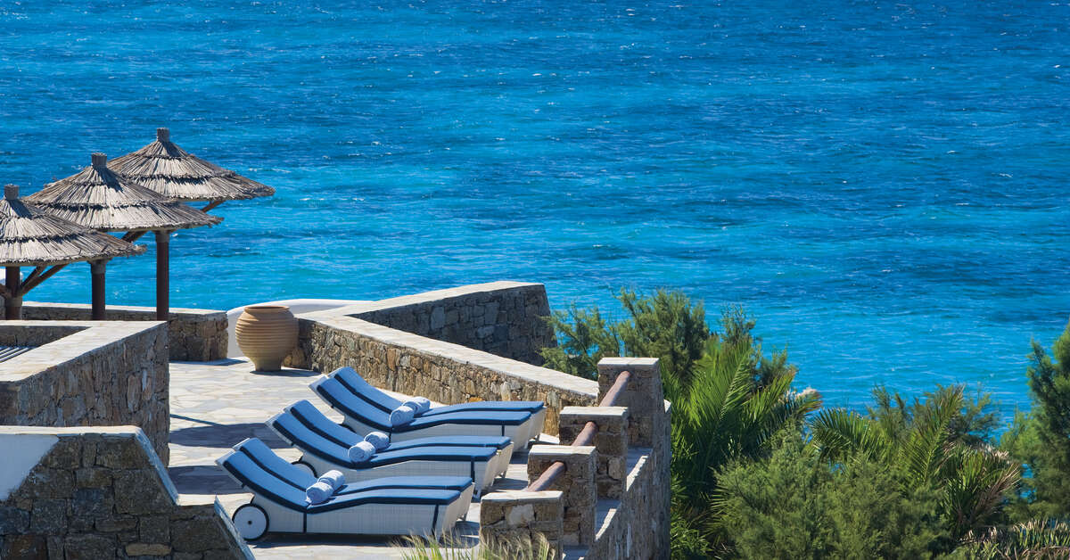 Een foto van het terras bij Mykonos Grand Hotel & Resort