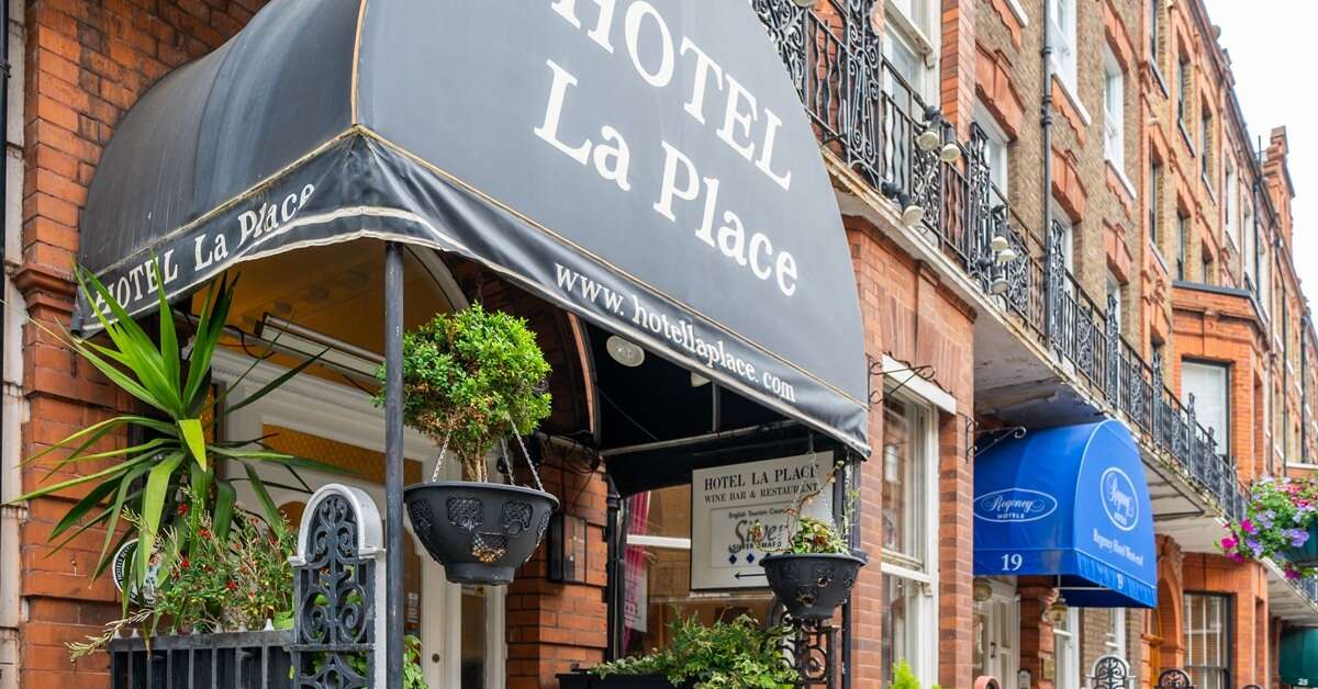Een foto van La Place Hotel