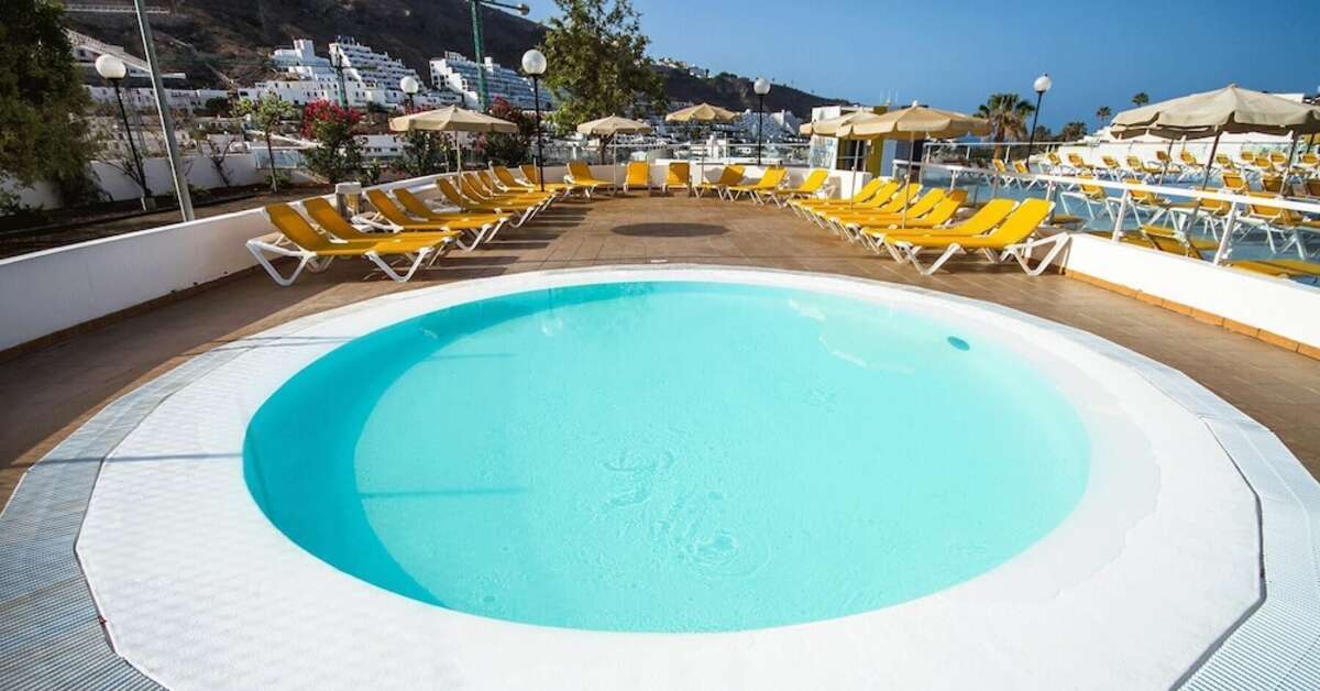 Een foto van het zwembad bij Servatur Terrazamar Sunsuite