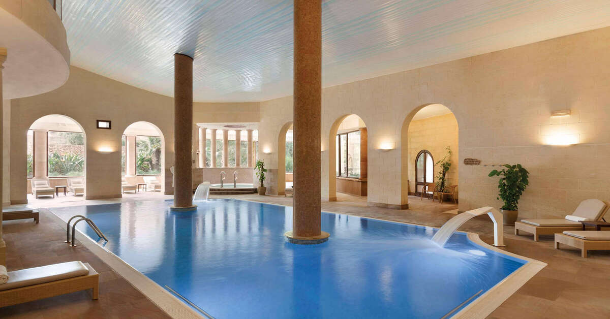 Een foto van het zwembad bij Kempinski San Lawrenz
