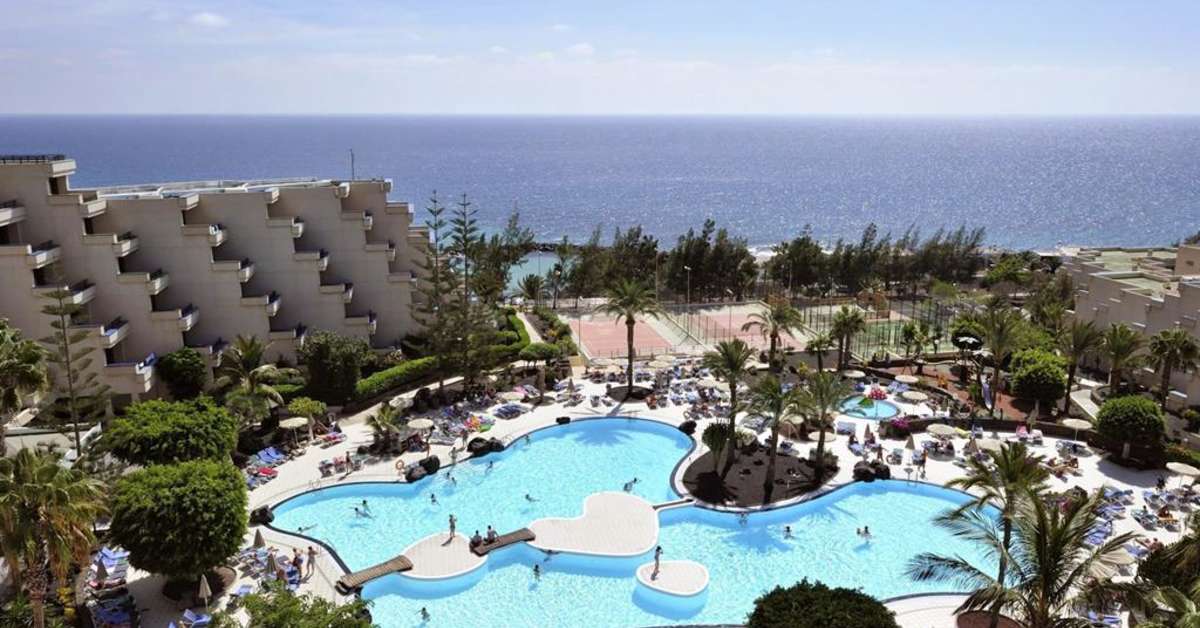 Een foto van het zwembad bij Barcelo Lanzarote Active Resort