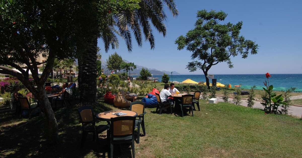 Een foto van het terras bij Viking Nona Beach Hotel